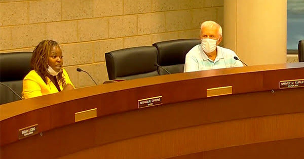 WATCH ‘You’ve got to let her speak!’ Michigan residents sue after